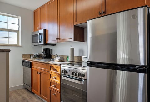 Suite, 1 Double Bed | Private kitchen | Full-size fridge, microwave, dishwasher, coffee/tea maker