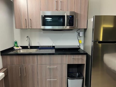 Exclusive 2 Double Bedroom with Kitchenette | Private kitchenette | Microwave, coffee/tea maker