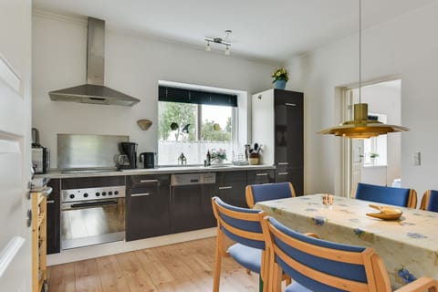 Apartment, 3 Bedrooms | Dining