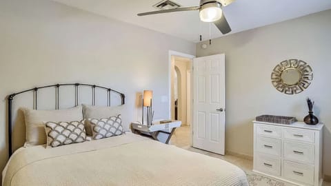 House (5 Bedrooms) | Interior