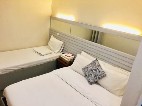 Comfort Triple Room | Desk, rollaway beds, free WiFi, bed sheets