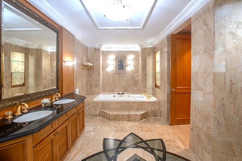 Presidential Suite | Bathroom | Bathtub, deep soaking tub, free toiletries, hair dryer