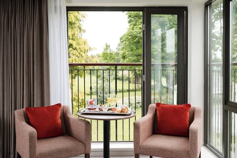 Junior Studio Suite | In-room safe, desk, iron/ironing board, free WiFi