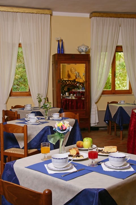 Dinner served, Italian cuisine