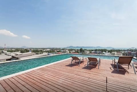 Outdoor pool, sun loungers