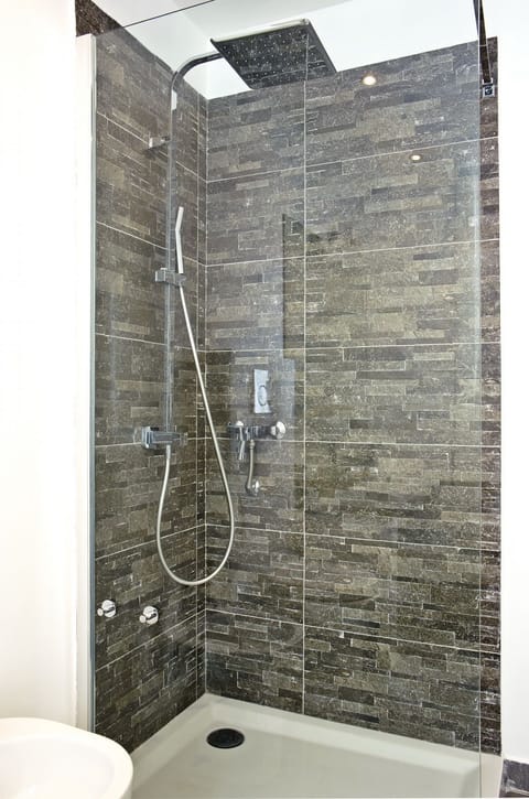 Superior Double Room | Bathroom shower