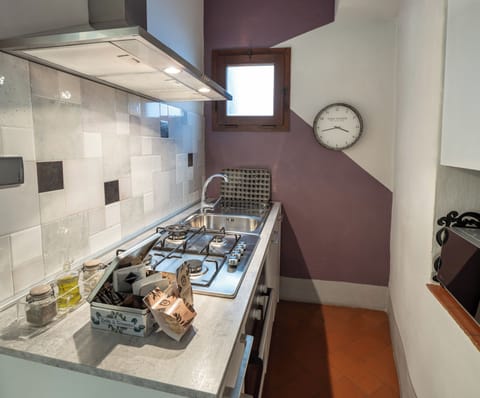 Royal Apartment, 1 Bedroom (Aranci) | Private kitchen | Coffee/tea maker, electric kettle