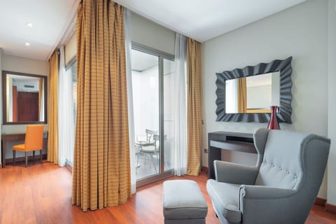 Junior Suite | 1 bedroom, minibar, in-room safe, desk