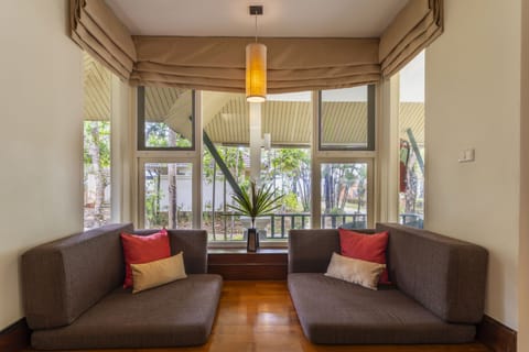 Deluxe Villa | Living room | TV