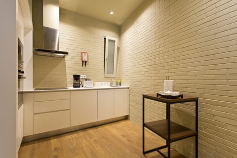 Apartment, 1 Bedroom (4 people) | Private kitchen | Fridge, microwave, oven, stovetop