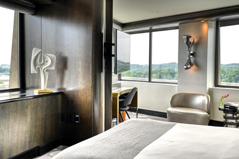 Suite (Diplomat) | Premium bedding, down comforters, pillowtop beds, minibar