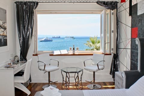 Luxury Suite - sea and promenade view | Beach/ocean view