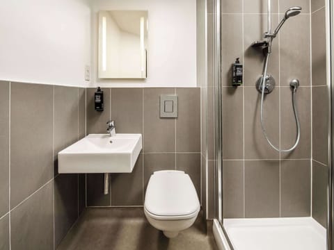 Standard Room | Bathroom | Shower, eco-friendly toiletries, towels