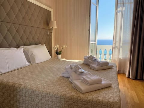 Superior Double Room, Sea View | 1 bedroom, minibar, in-room safe, desk