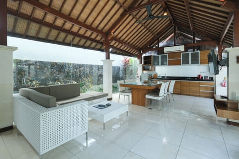 Villa, 2 Bedrooms, Private Pool | Private kitchen | Full-size fridge, microwave, stovetop, electric kettle