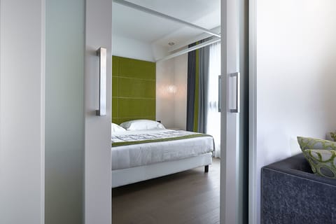 Minibar, in-room safe, desk, soundproofing