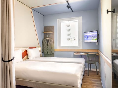 Room, 2 Twin Beds | Desk, soundproofing, free cribs/infant beds, free WiFi