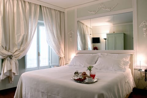 Standard Double or Twin Room, 1 Bedroom | Premium bedding, minibar, in-room safe, desk