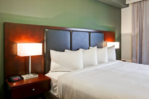 Room, 1 King Bed, Refrigerator & Microwave | Premium bedding, pillowtop beds, in-room safe, desk