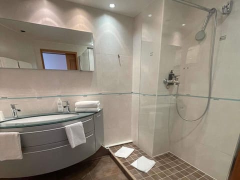 Apartment, 2 Bedrooms, Kitchen | Laptop workspace, soundproofing, iron/ironing board, free WiFi