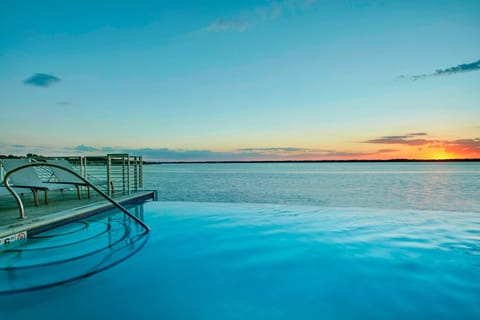 Indoor pool, seasonal outdoor pool, sun loungers