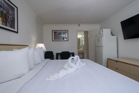 Superior Room, 1 King Bed, Non Smoking, Refrigerator & Microwave | Blackout drapes, free WiFi, bed sheets