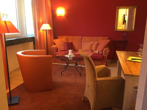 Twin Room, Non Smoking | Desk, blackout drapes, soundproofing, iron/ironing board