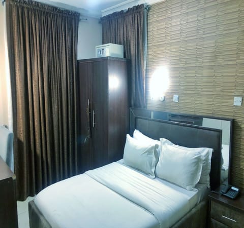 Standard Room | In-room safe, desk, blackout drapes, free WiFi