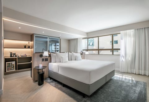 Grand Room (The Level Premium) | Hypo-allergenic bedding, minibar, in-room safe, desk