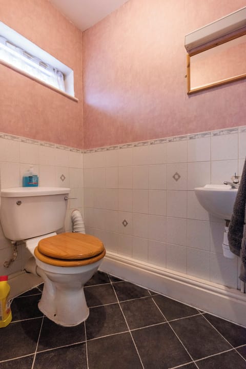 Standard Double Room, Shared Bathroom | Bathroom | Shower, designer toiletries, hair dryer, towels