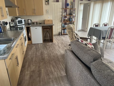 Apartment, 1 Bedroom (The Annex) | Private kitchen | Coffee/tea maker, electric kettle