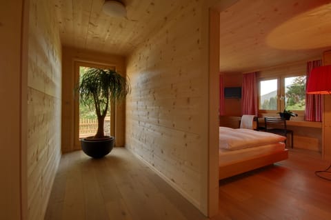 Chalet | Hypo-allergenic bedding, in-room safe, individually decorated