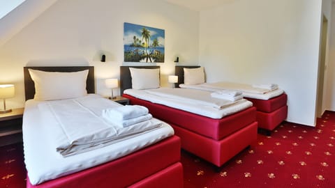 Triple Room, Non Smoking | Desk, cribs/infant beds, rollaway beds, free WiFi