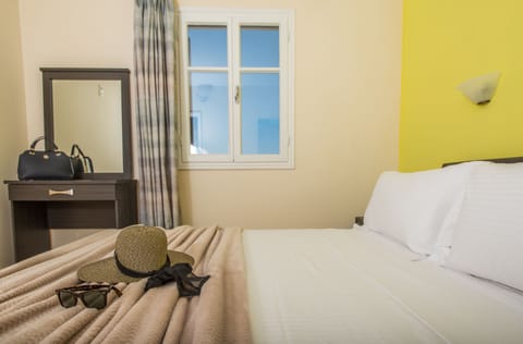 Suite, Sea View | In-room safe, individually decorated, individually furnished, desk