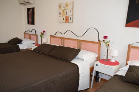 Premium bedding, minibar, free WiFi, bed sheets