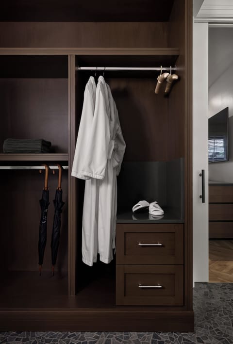 Frette Italian sheets, hypo-allergenic bedding, down comforters