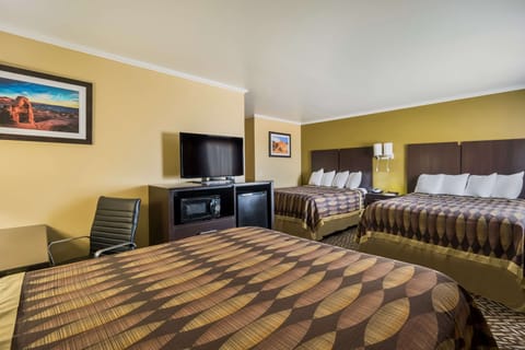 Suite, Multiple Beds, Non Smoking, Refrigerator | Soundproofing, iron/ironing board, WiFi, bed sheets