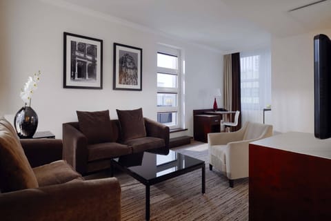 Suite, 1 Bedroom, Terrace | Living room | 32-inch flat-screen TV with cable channels, TV