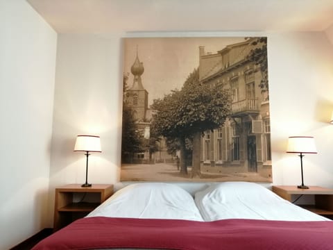 Standard Double Room | In-room safe, desk, free WiFi, bed sheets