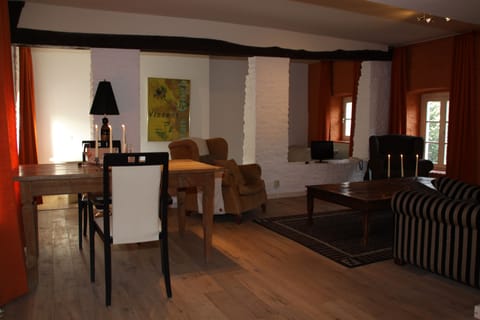 Apartment | Desk, iron/ironing board, cribs/infant beds, rollaway beds