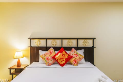 Superior Room, 1 Double Bed | Minibar, desk, free WiFi, bed sheets