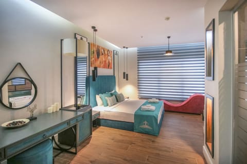 Honeymoon Studio Suite, Partial Ocean View (Without Balcony) | Minibar, in-room safe, desk, soundproofing