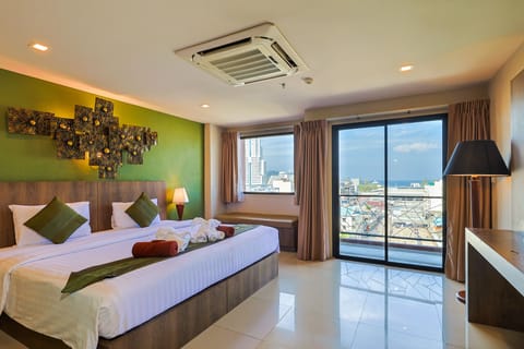 Superior Seaview | Minibar, in-room safe, free cribs/infant beds, rollaway beds