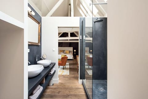 Suite | Bathroom shower