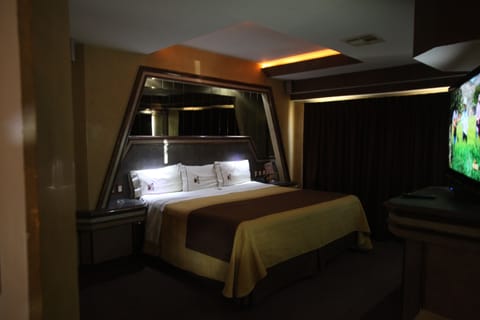 Standard Suite, 1 King Bed | Free WiFi