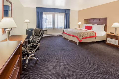 Business Suite, 1 King Bed, Non Smoking | In-room safe, desk, iron/ironing board, free cribs/infant beds