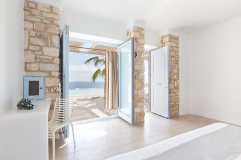 Junior Suite with Sea View | Premium bedding, minibar, in-room safe, desk