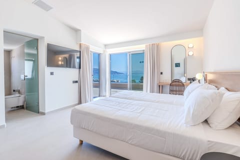 Premium Two Bedroom Suite with sea view | 1 bedroom, in-room safe, blackout drapes, soundproofing