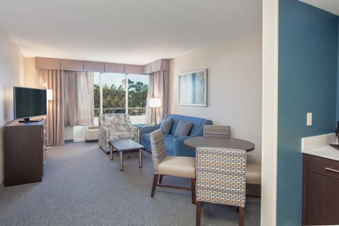 Suite, 1 Bedroom (Living Area) | In-room safe, desk, blackout drapes, soundproofing