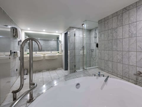 Executive Suite, 1 King Bed | Bathroom | Eco-friendly toiletries, hair dryer, towels